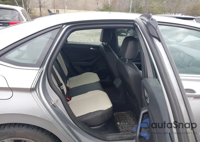 3VWN57BU8MM011912: 44077575