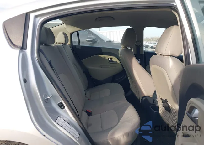 KNADM4A34G6575728: 44077237