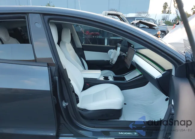 5YJ3E1EA9JF169071: 44077383