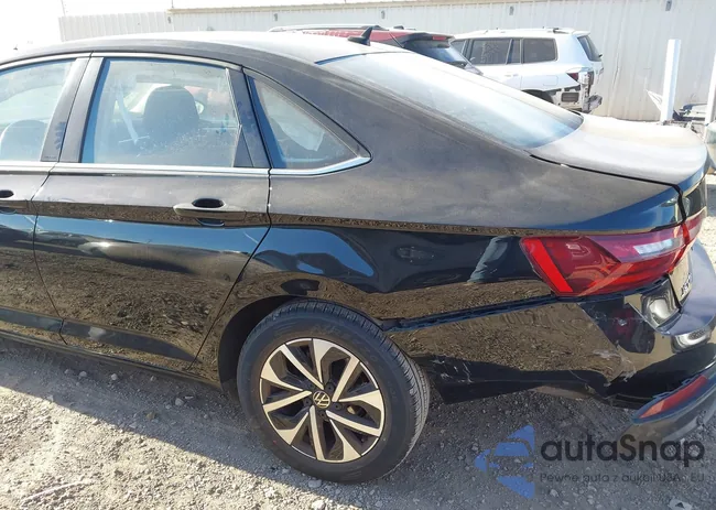 3VW5M7BU8RM006820: 44077449