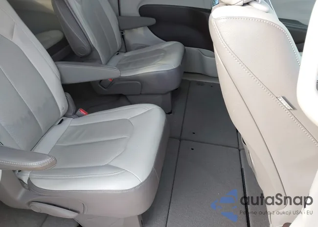 2C4RC1EG3JR316168: 44079073