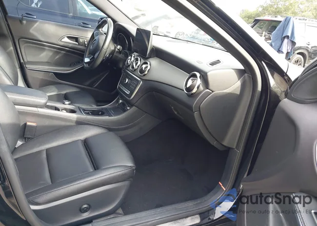 WDCTG4EB3JJ487937: 44079663