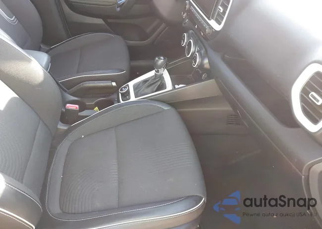 KMHRC8A38NU172813: 44079791