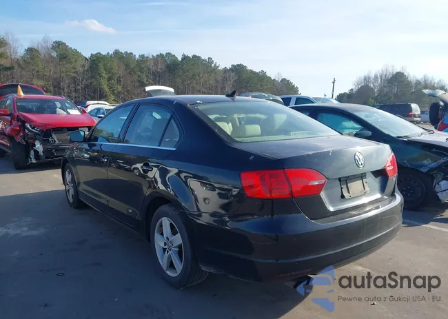 3VWLL7AJ5DM383728: 44079906