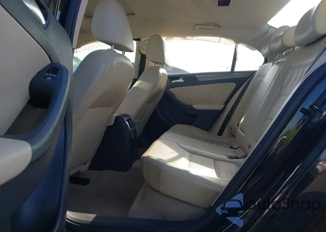 3VWLL7AJ5DM383728: 44079906