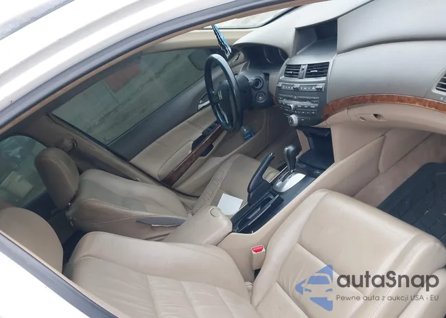 1HGCP26848A057990: 44079313