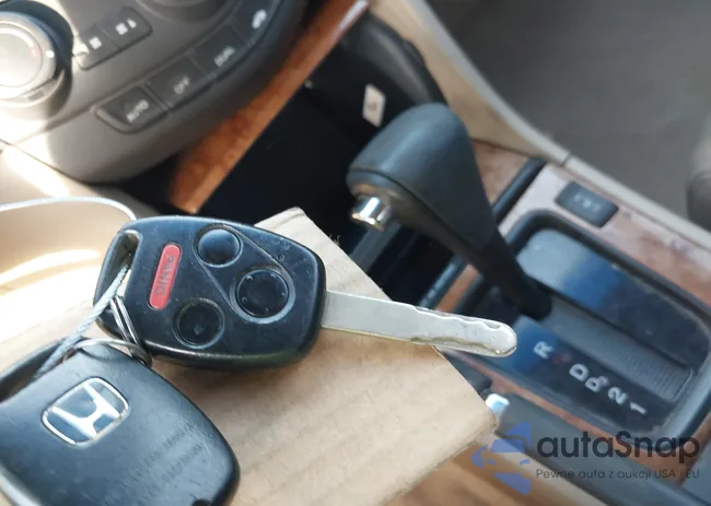 1HGCM82643A024996: 44080571