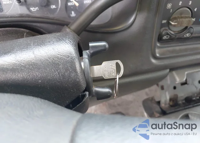 1GCEK19V3XE184755: 44082161