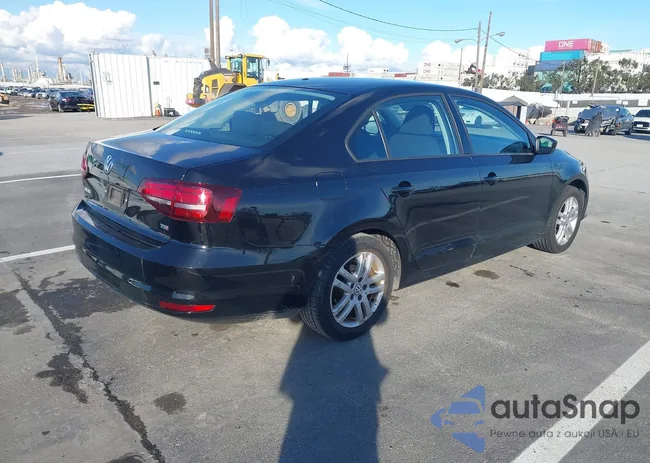 3VW2B7AJ9JM247418: 44081318