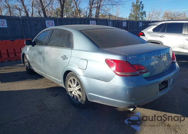 4T1BK36B88U305730: 44081475