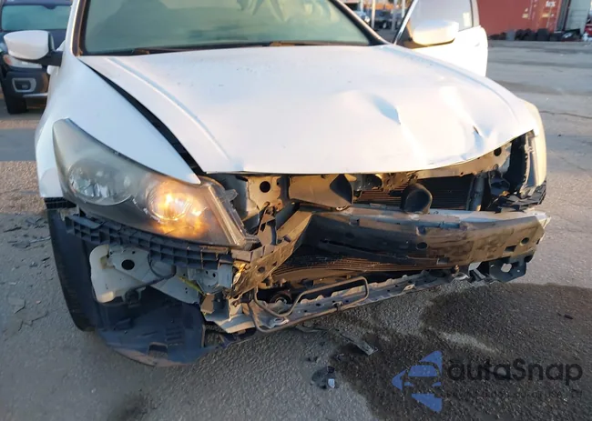 1HGCP2F31BA092482: 44082688