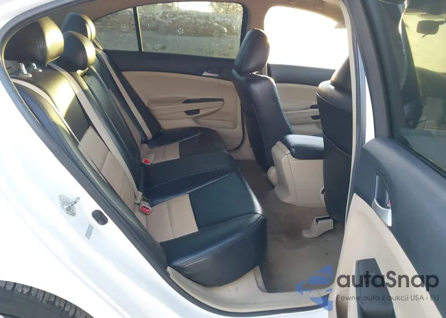 1HGCP2F31BA092482: 44082688