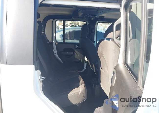 1C6JJTBG4PL587204: 44082756