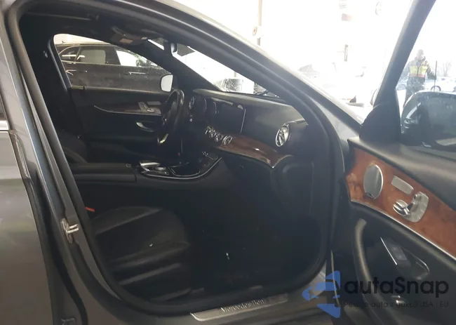 WDDZF4KB1HA102012: 44083069