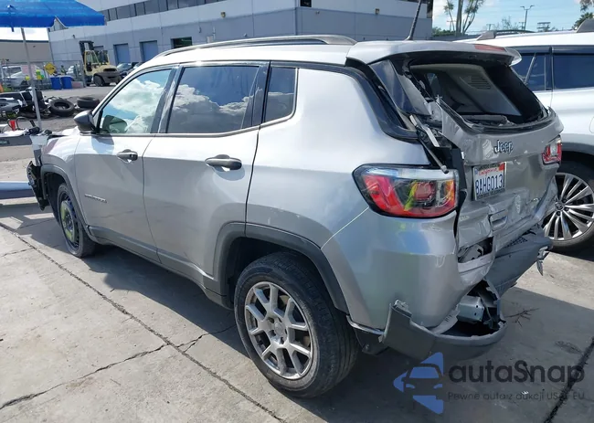 3C4NJCAB4JT250740: 44083124