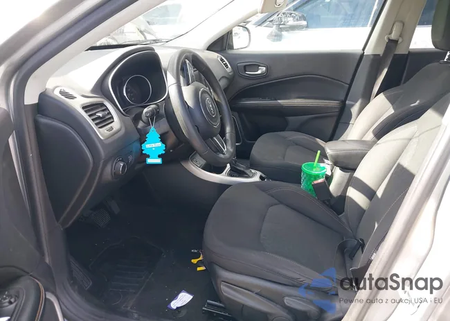 3C4NJCAB4JT250740: 44083124