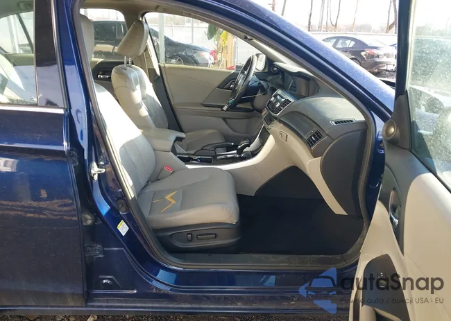 1HGCR3F85DA002152: 44082352