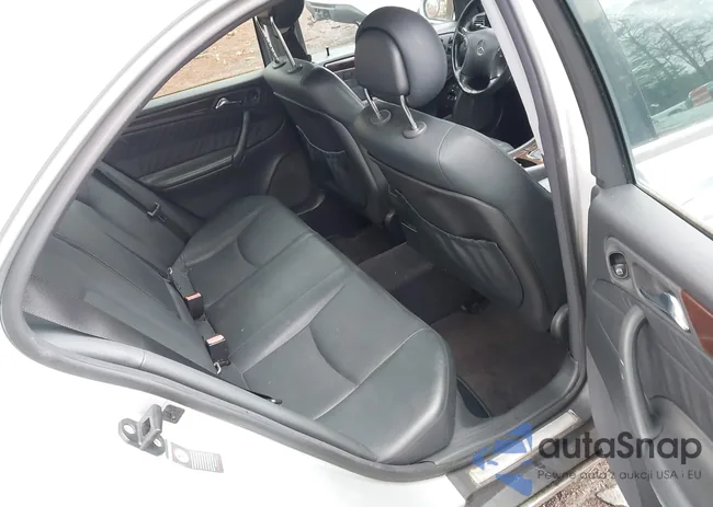 WDBRF64J31F035348: 44084072