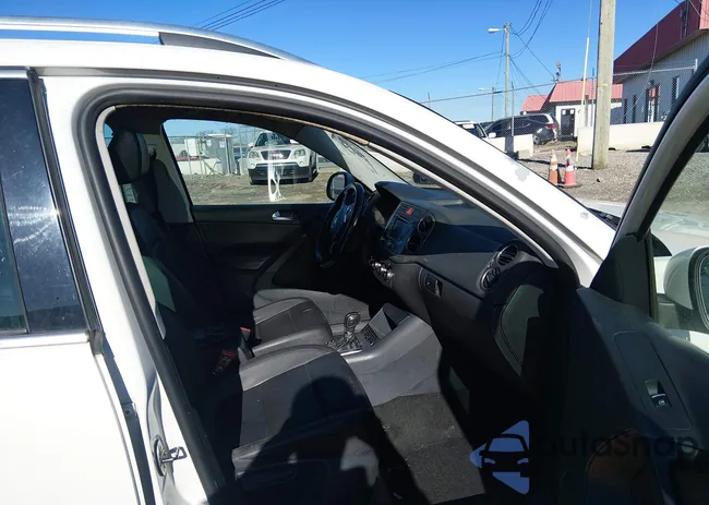 WVGBV7AXXBW501794: 44084643