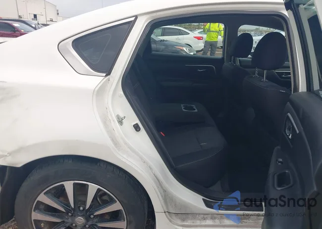 1N4AL3AP0JC201797: 44084650