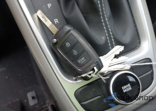 KMHRC8A34PU260874: 44084805