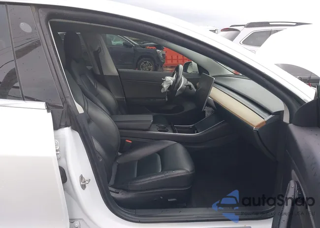 5YJ3E1EAXKF310120: 44084912