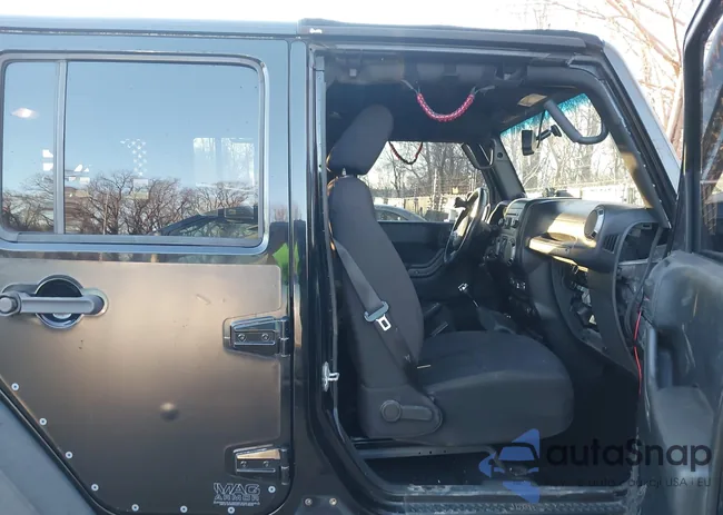 1C4BJWDG6DL565678: 44084160