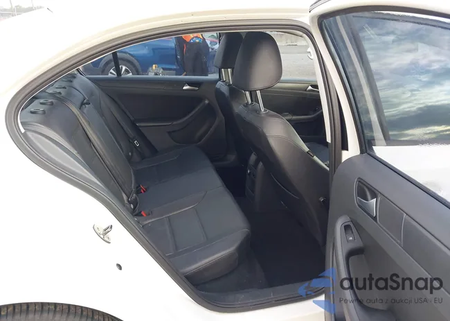 3VWD07AJ6EM371828: 44084335