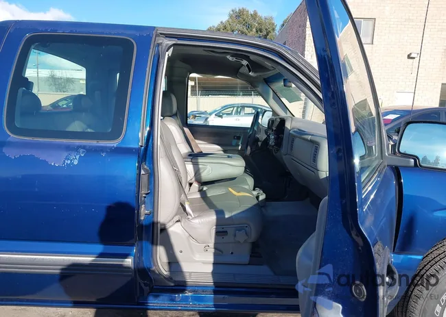 2GCEC19T511100780: 44085556