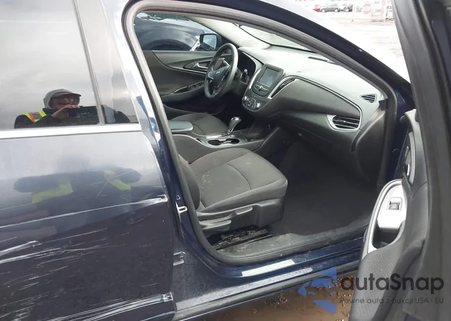 1G1ZB5ST1HF195078: 44085579