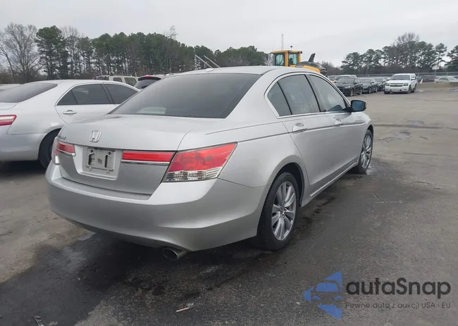 1HGCP2F82BA039205: 44085773