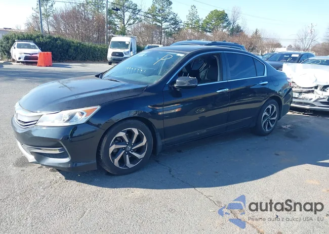 1HGCR2F0XHA009267: 44085811