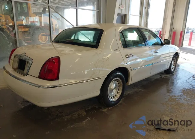 1LNHM81WXXY718705: 44085891