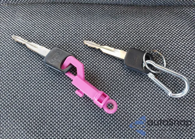 1FTYR10C9YPB00190: 44085943