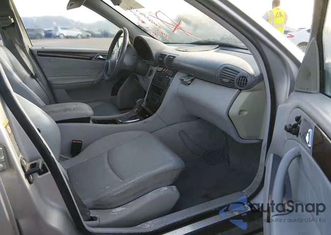 WDBRH64J42F134823: 44085277