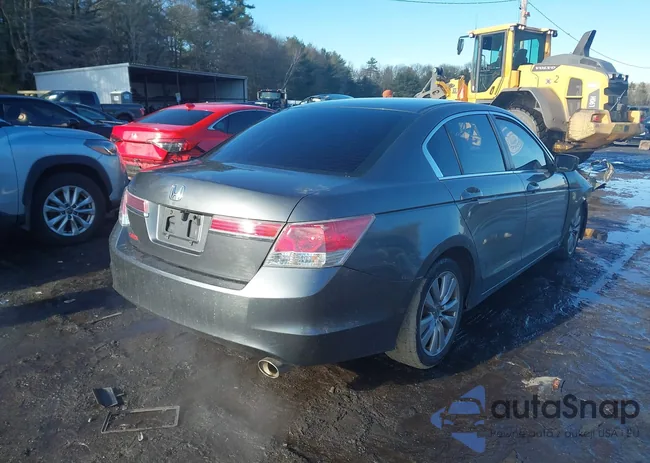 1HGCP2F77CA039113: 44086723