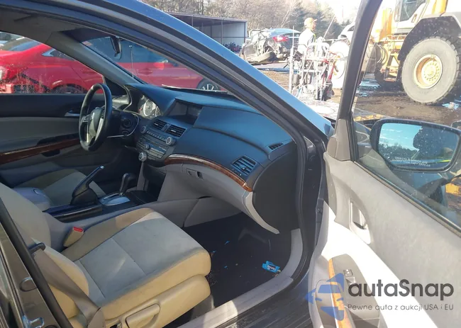 1HGCP2F77CA039113: 44086723