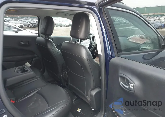 3C4NJDBB8KT704168: 44086775