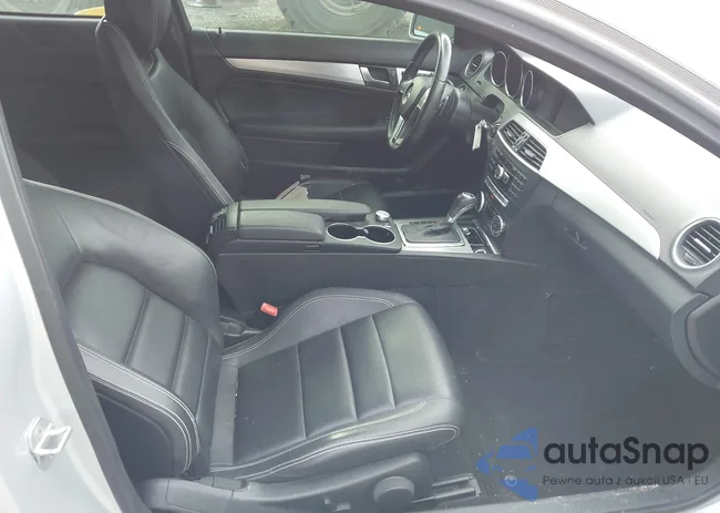 WDDGJ5HB6DF948393: 44086886