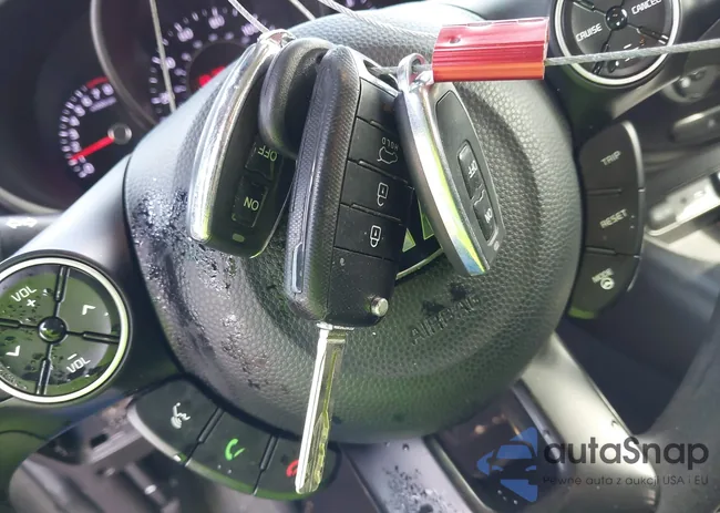 KNDJN2A20G7273829: 44086304