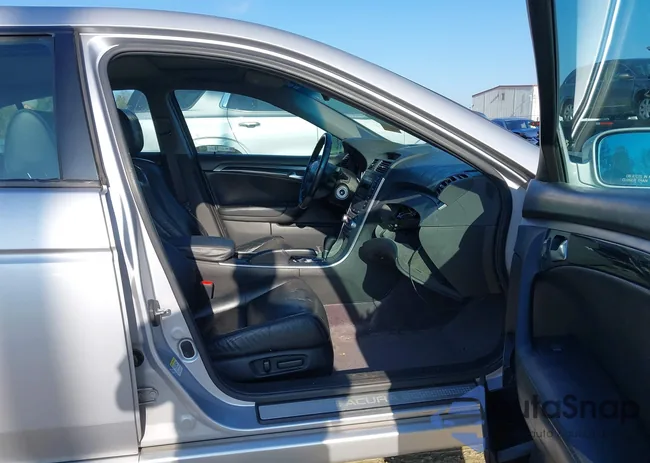 19UUA66214A051549: 44086407