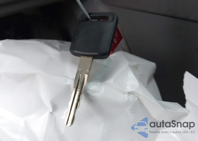 3N1AB61E19L647831: 44087652