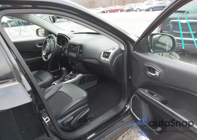 3C4NJDBBXJT199412: 44088071