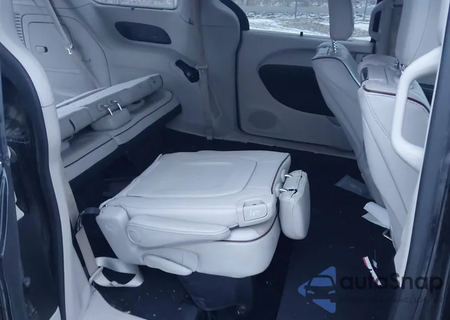 2C4RC1GG0JR310938: 44089915