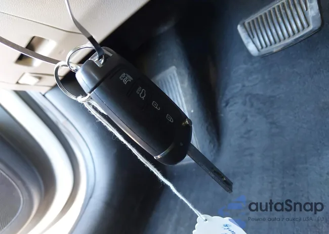 3KPC24A30KE058255: 44089371