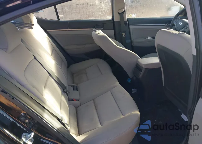 KMHD84LF5HU064228: 44090618