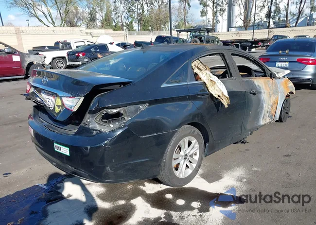 5NPEB4AC8DH584785: 44090909