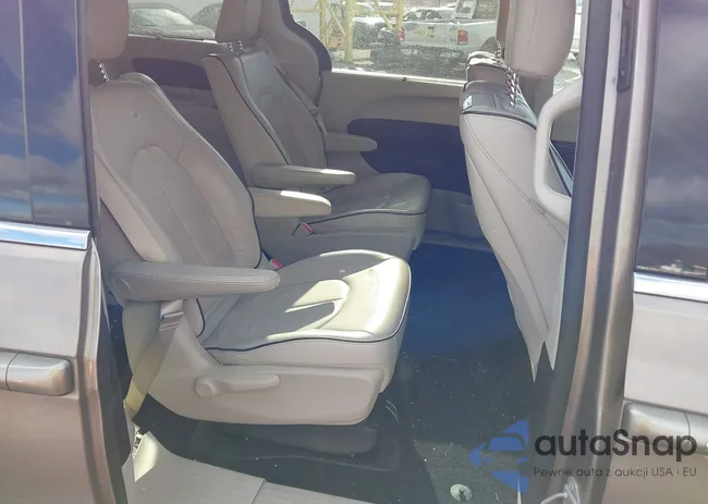 2C4RC1N74HR709249: 44090390