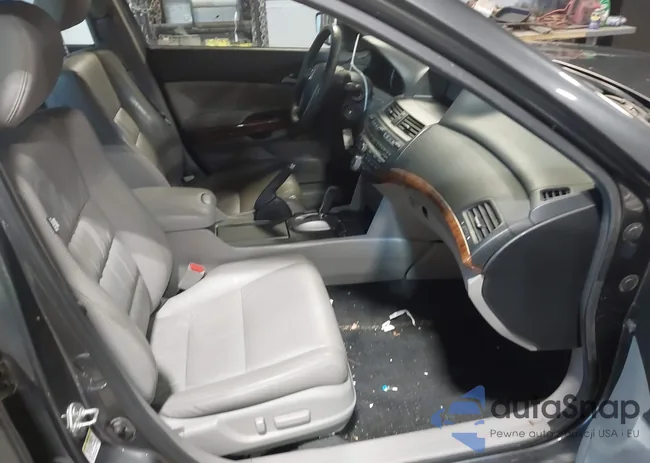 1HGCP2F85BA140268: 44091614