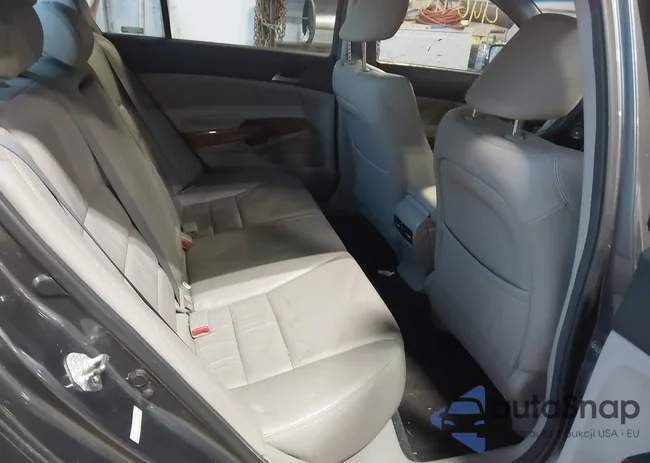 1HGCP2F85BA140268: 44091614